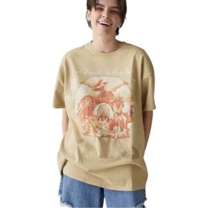 Urban Outfitters Queen Band T-Shirt size medium short sleeve 1977 tour